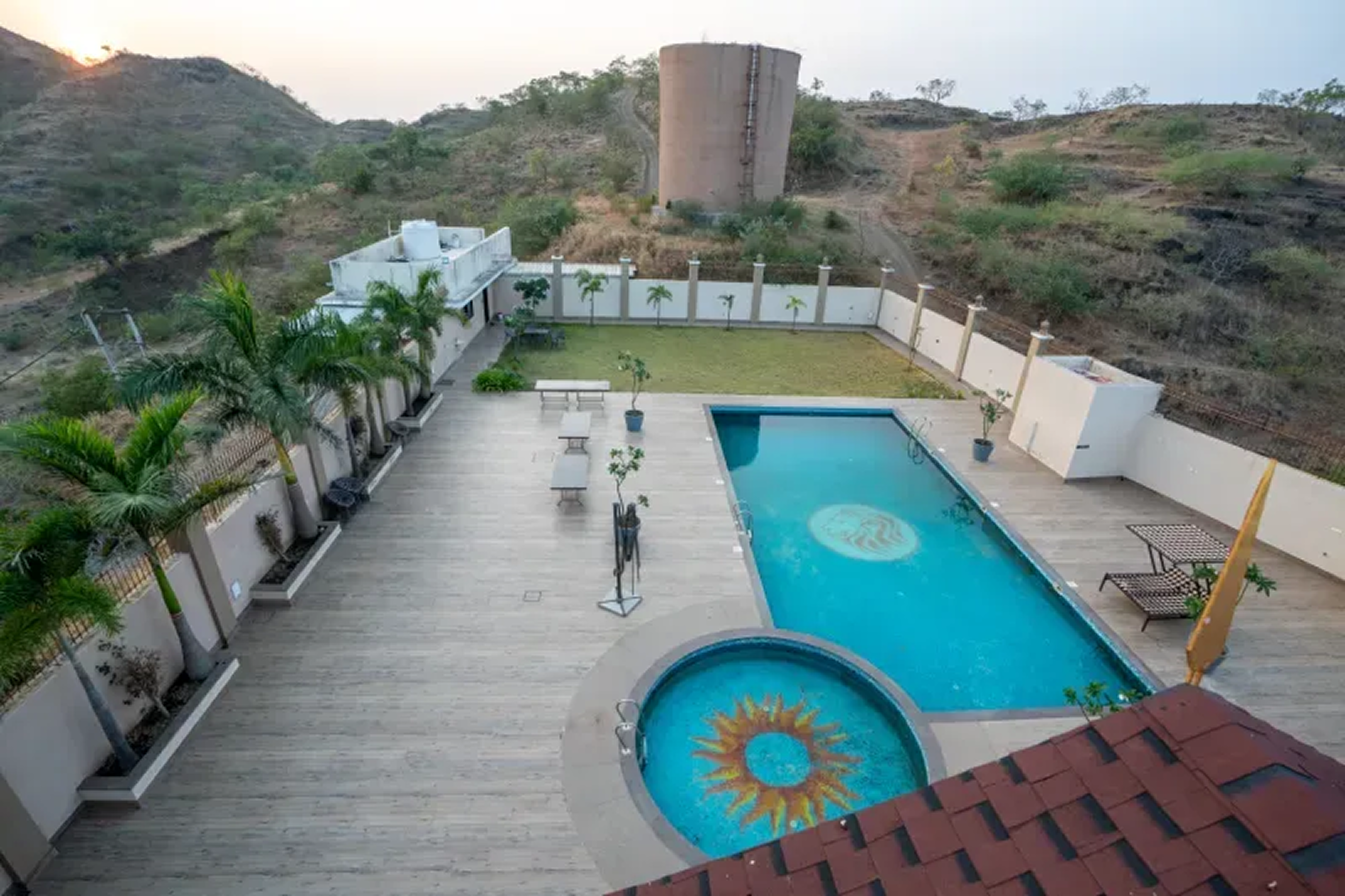 The Gaj Kesri Swimming Pool